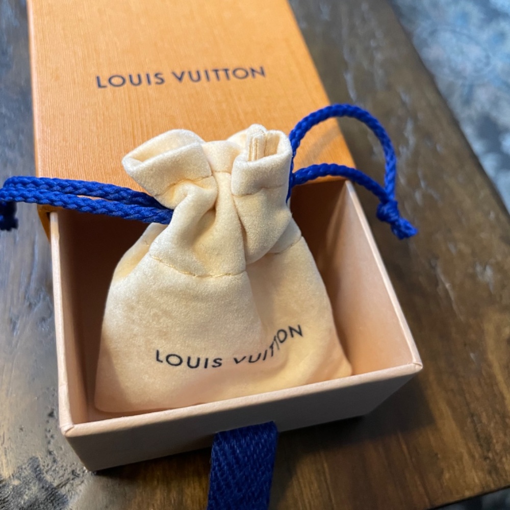 ✨100 authentic ✨Louis Vuitton ring - Picture 4 of 5